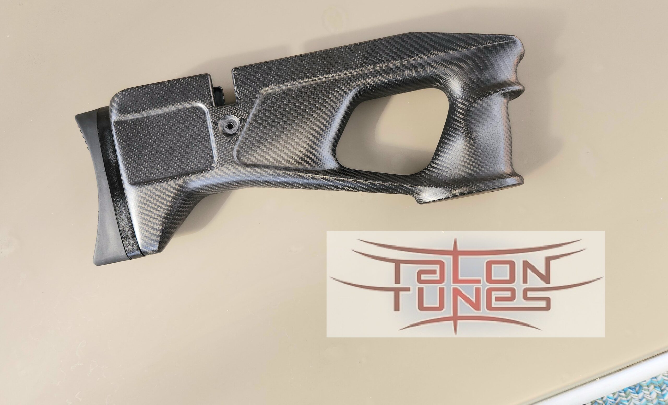 AGT Uragan 2 CF Stock