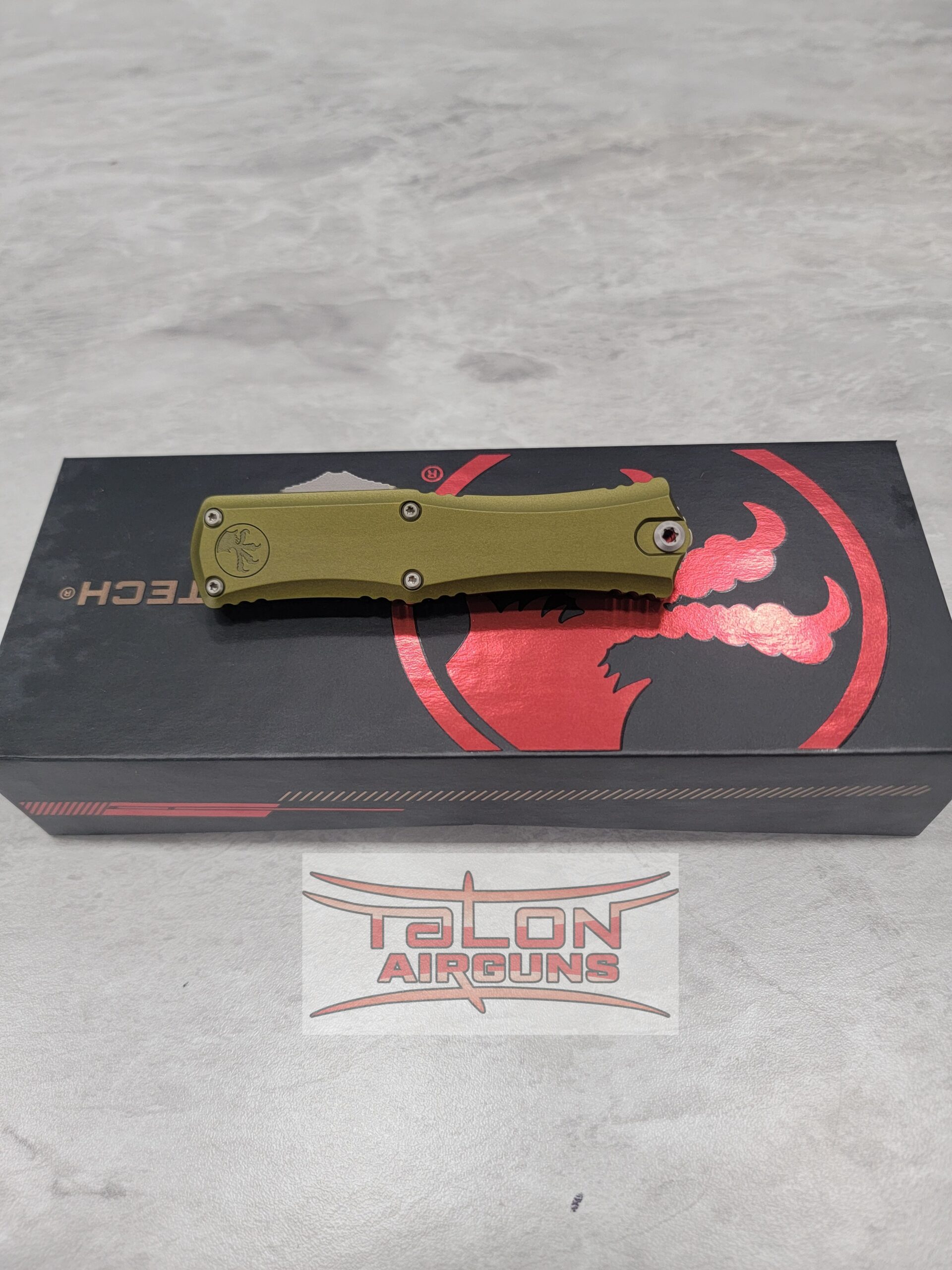 Microtech Knife Hera II Mini OTF Automatic Knife OD Green 3" Dagger Serrated Satin 1702M-5OD - Image 2